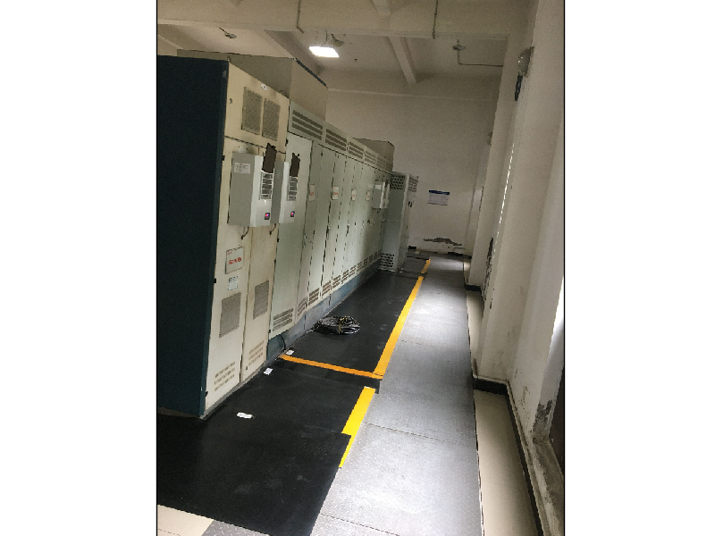 配电房里补偿柜加装智能空调